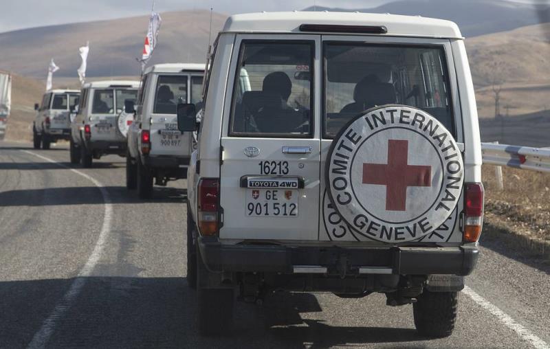 NAGORNO-KARABAKH - NOVEMBER 12, 2020: A column of Red Cross vehicles heads for Stepanakert, capital of the Nagorno-Karabakh Republic. On 9 November, Armenia's Prime Minister Nikol Pashinyan, Russia's President Vladimir Putin and Azerbaijan's President Ilham Aliyev signed an agreement on a complete ceasefire in the disputed Caucasus region of Nagorno-Karabakh. Stanislav Krasilnikov/TASS

Нагорный Карабах. Автомобили Красного Креста по дороге в Степанакерт. 10 ноября премьер-министр Армении Никол Пашинян, президент России Владимир Путин и лидер Азербайджана Ильхам Алиев подписали заявление о прекращении войны в Нагорном Карабахе. Станислав Красильников/ТАСС