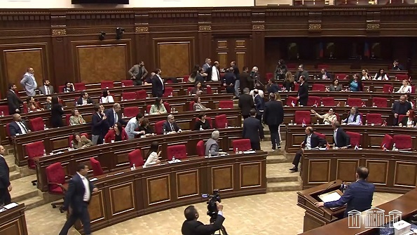 Վիճաբանություն, քաշքշուկ Ազգային ժողովում